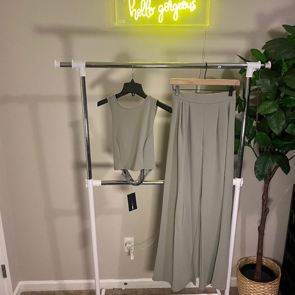NEW Wide Leg Pant & Crop Top Set - Size Medium - Picture 2 of 11